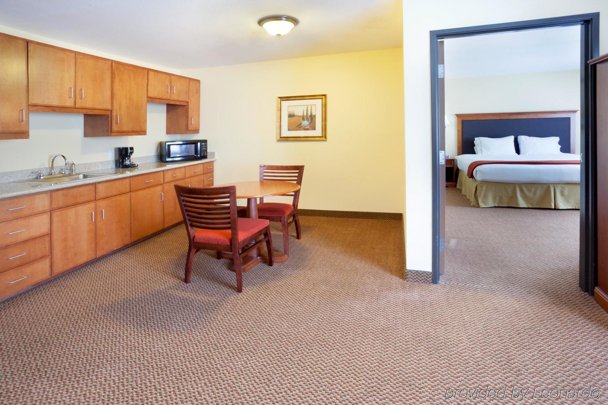 Holiday Inn Express & Suites - Laredo-Event Center Area By Ihg Rom bilde