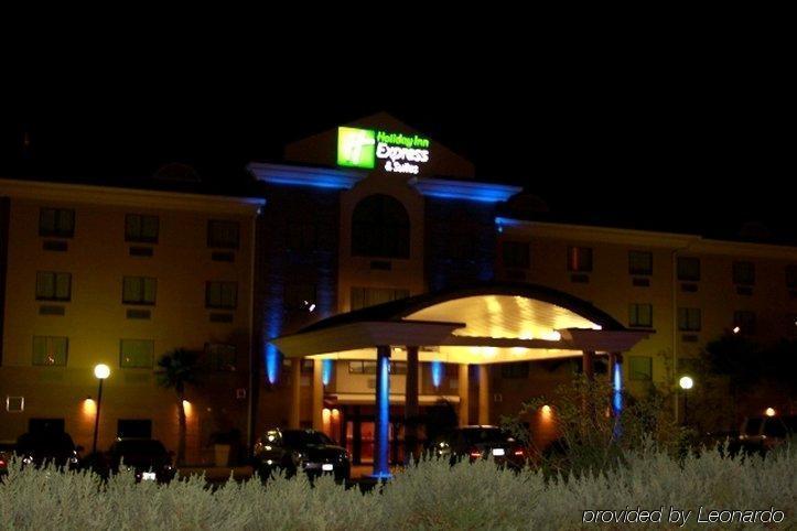 Holiday Inn Express & Suites - Laredo-Event Center Area By Ihg Eksteriør bilde