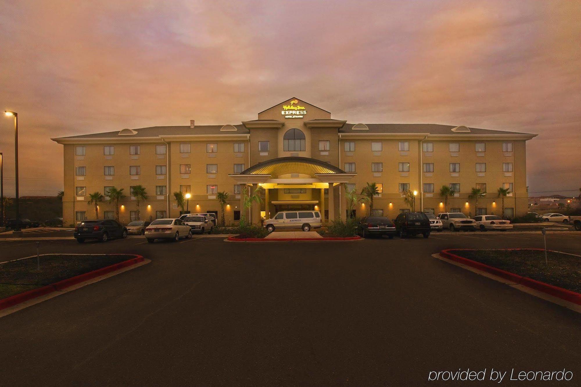 Holiday Inn Express & Suites - Laredo-Event Center Area By Ihg Eksteriør bilde